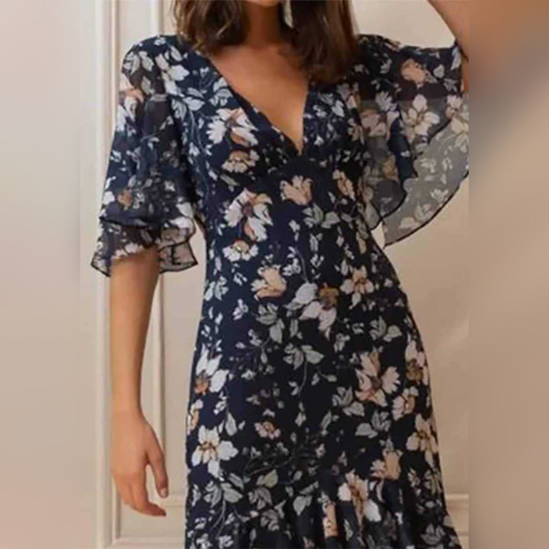 Beautifully Finished Dress in a Timeless Design