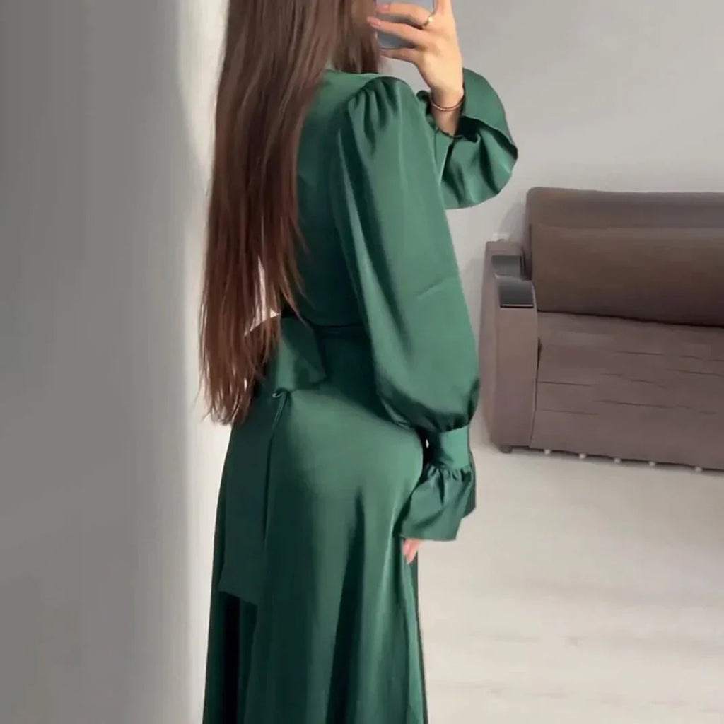 Well Tailored Dress with a Graceful Silhouette