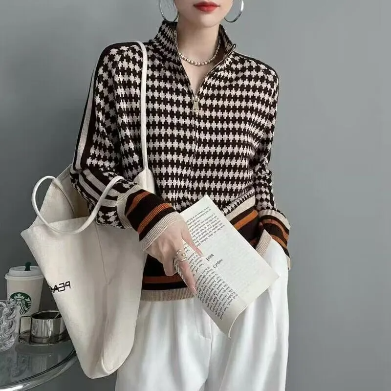 Effortlessly Elegant Blouse with a Timeless Design