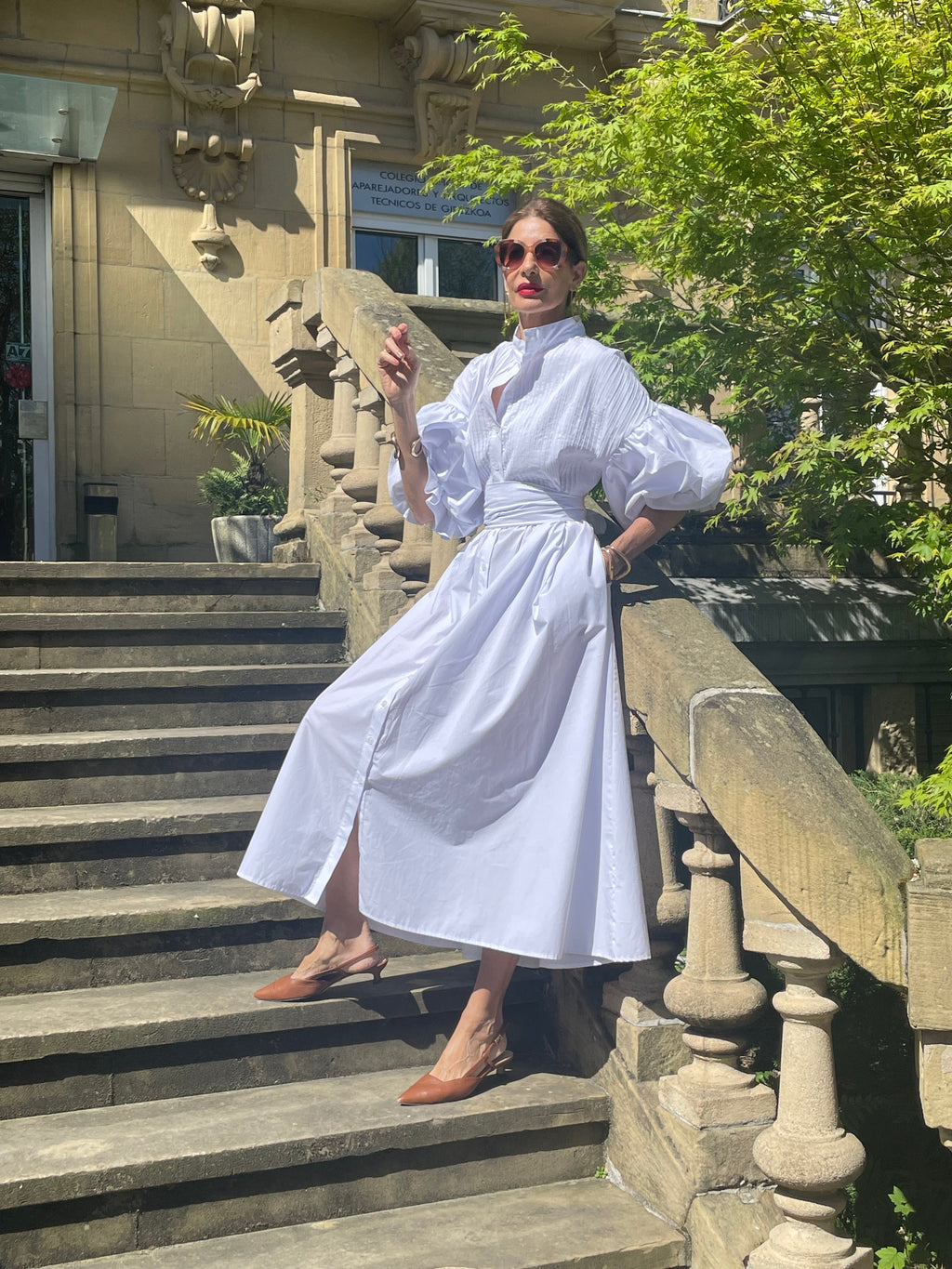 Effortlessly Elegant Dress with a Timeless Design