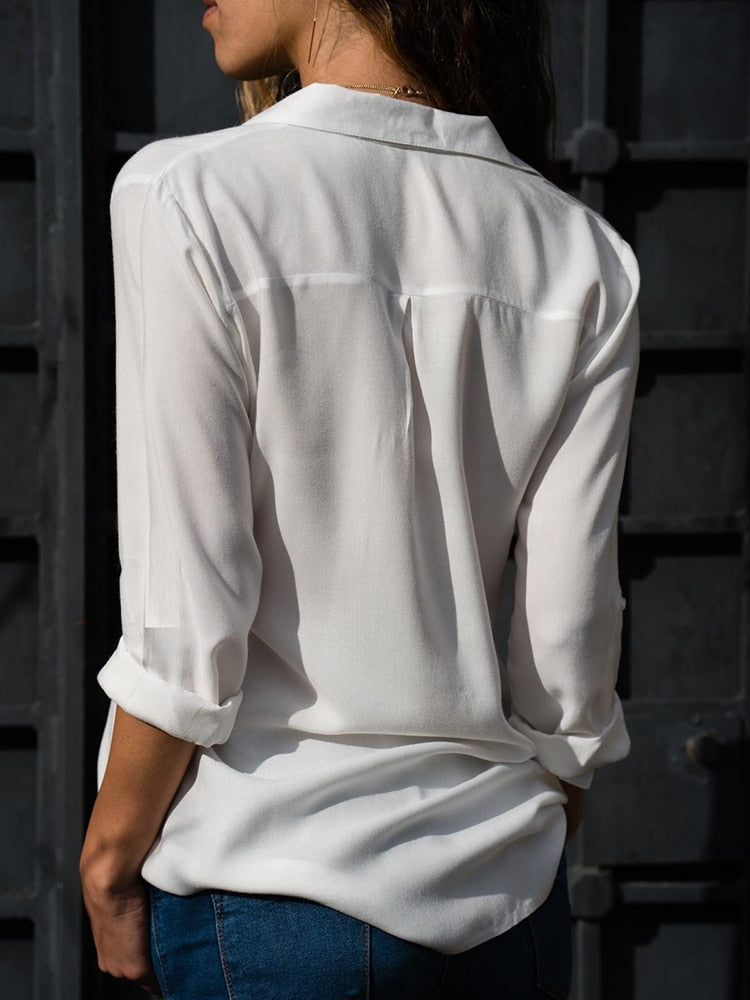 Effortlessly Elegant Blouse with a Timeless Design