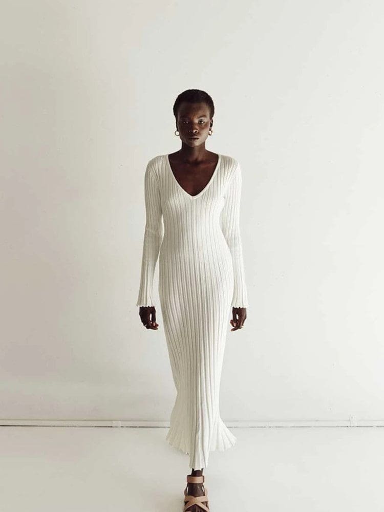 Beautifully Finished Dress in a Timeless Design