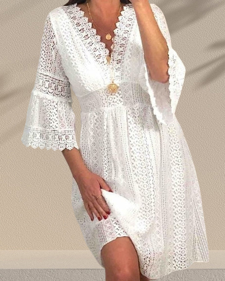 Effortlessly Elegant Dress with a Timeless Design