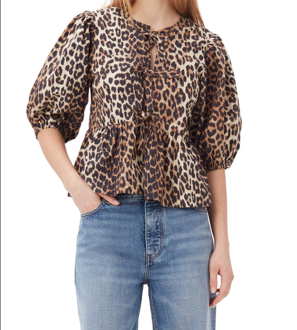 Well Tailored Blouse with a Graceful Silhouette
