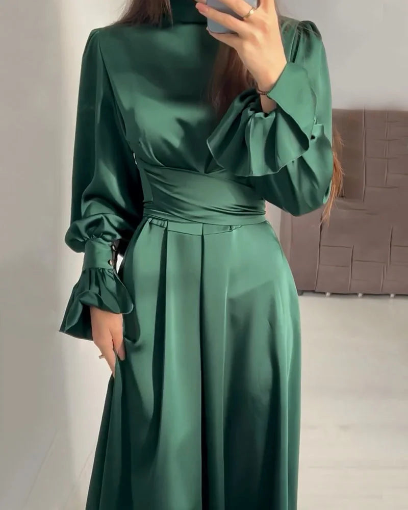 Well Tailored Dress with a Graceful Silhouette