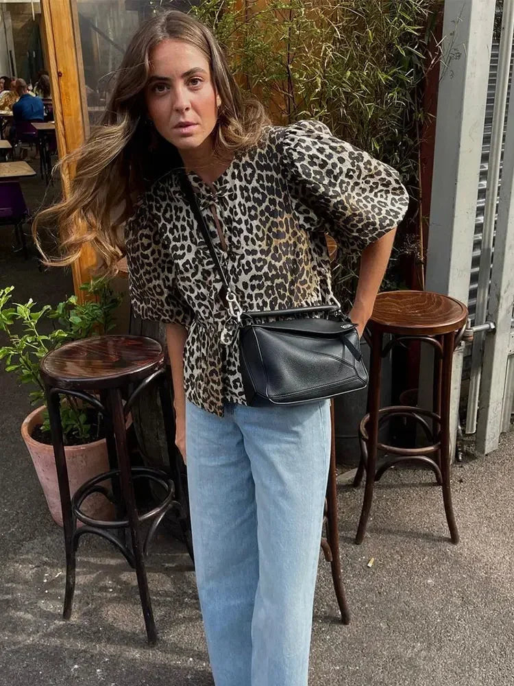 Well Tailored Blouse with a Graceful Silhouette