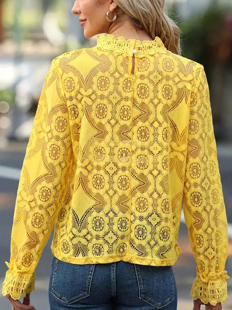 Well Tailored Blouse with a Graceful Silhouette
