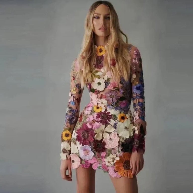 Beautifully Finished Dress in a Timeless Design