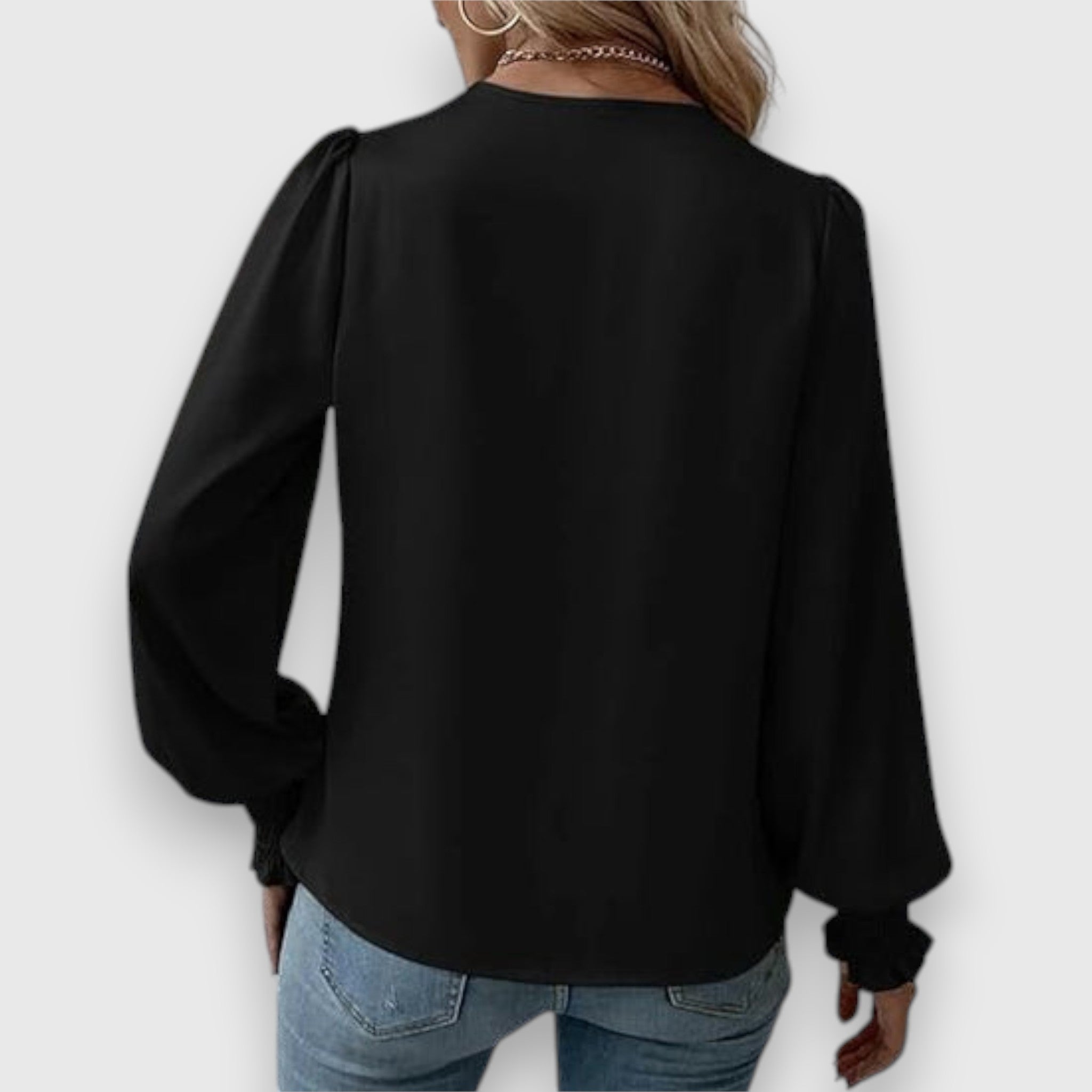 Sophisticated Blouse with a Clean Classic Look