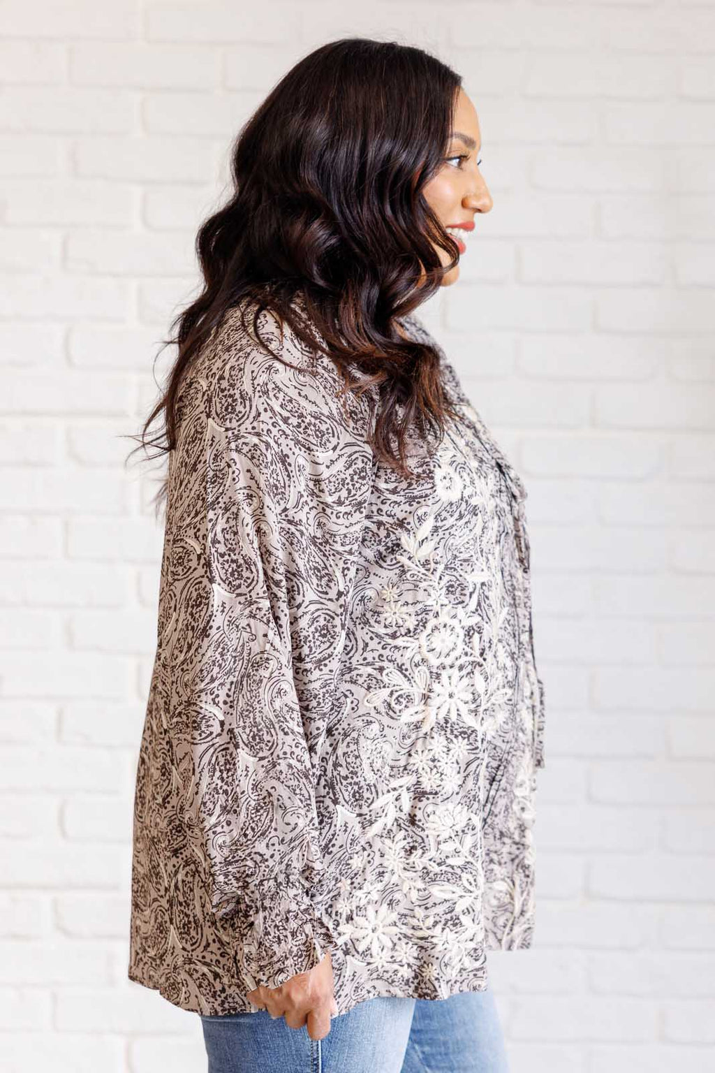 Effortlessly Elegant Blouse with a Timeless Design