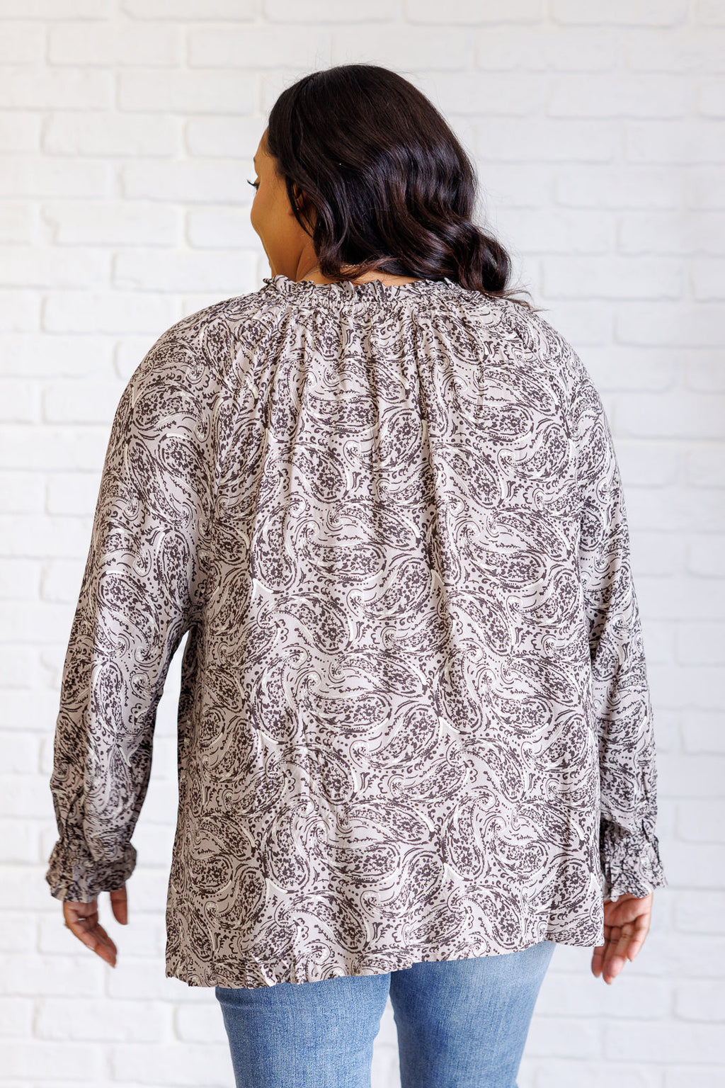 Effortlessly Elegant Blouse with a Timeless Design