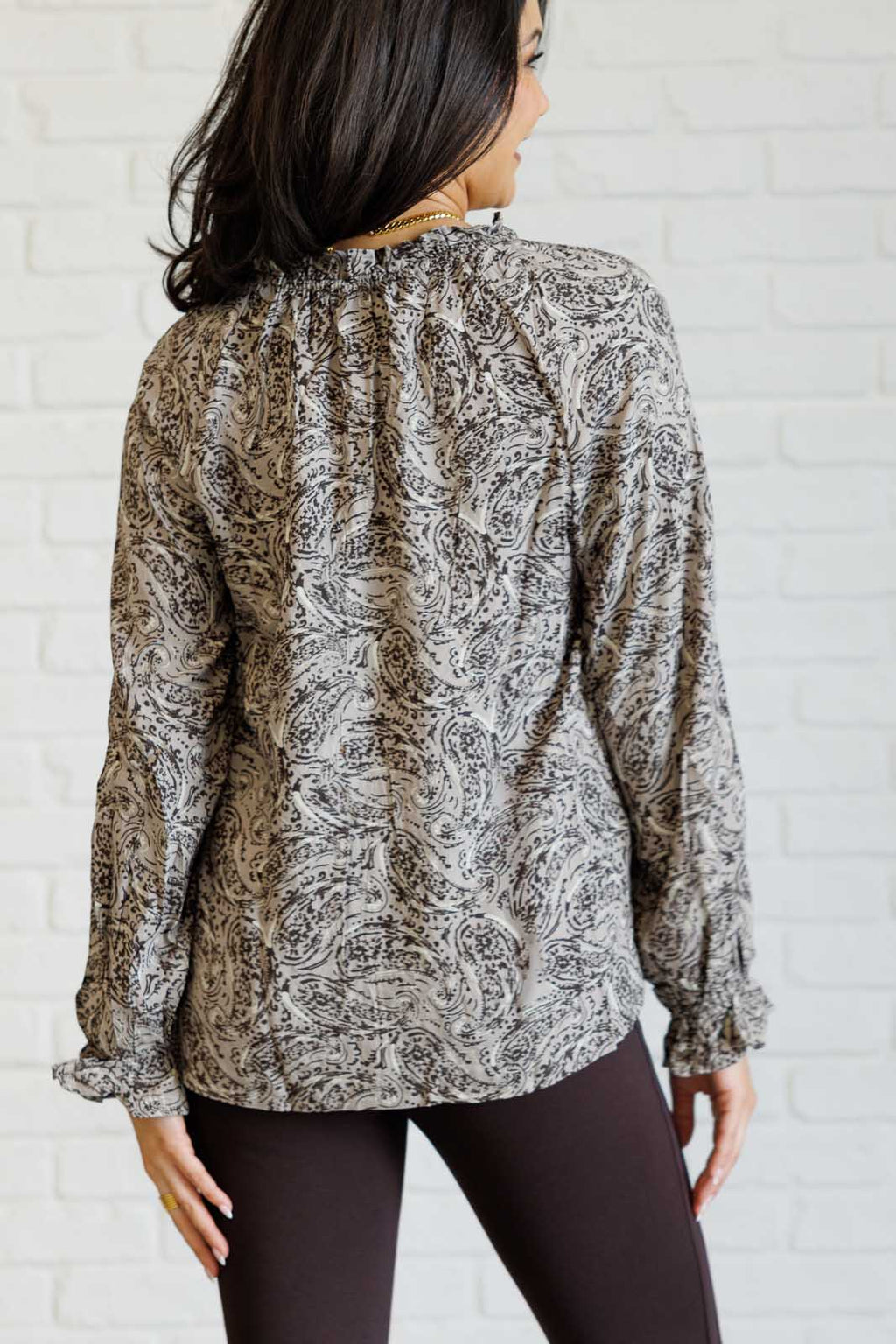 Effortlessly Elegant Blouse with a Timeless Design