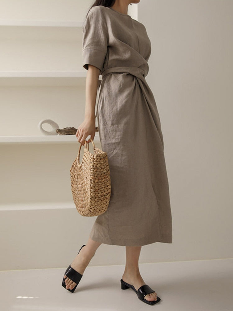 Effortlessly Elegant Dress with a Timeless Design
