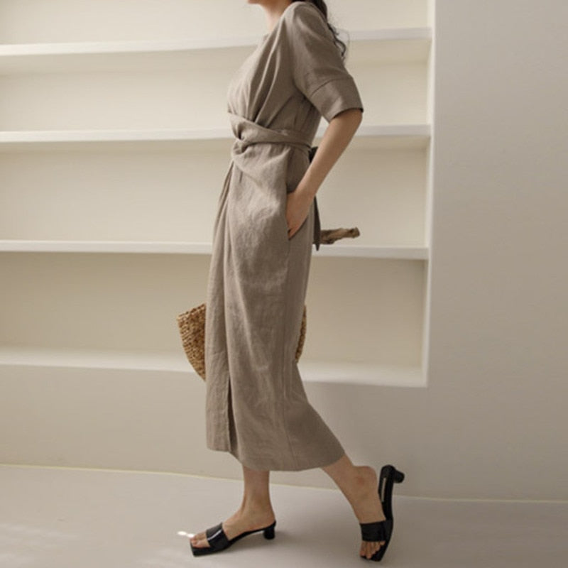 Effortlessly Elegant Dress with a Timeless Design