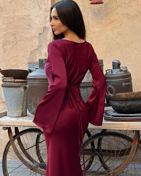 Effortlessly Elegant Dress with a Timeless Design