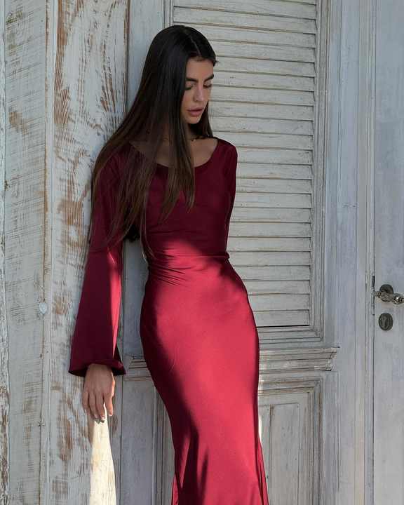 Effortlessly Elegant Dress with a Timeless Design