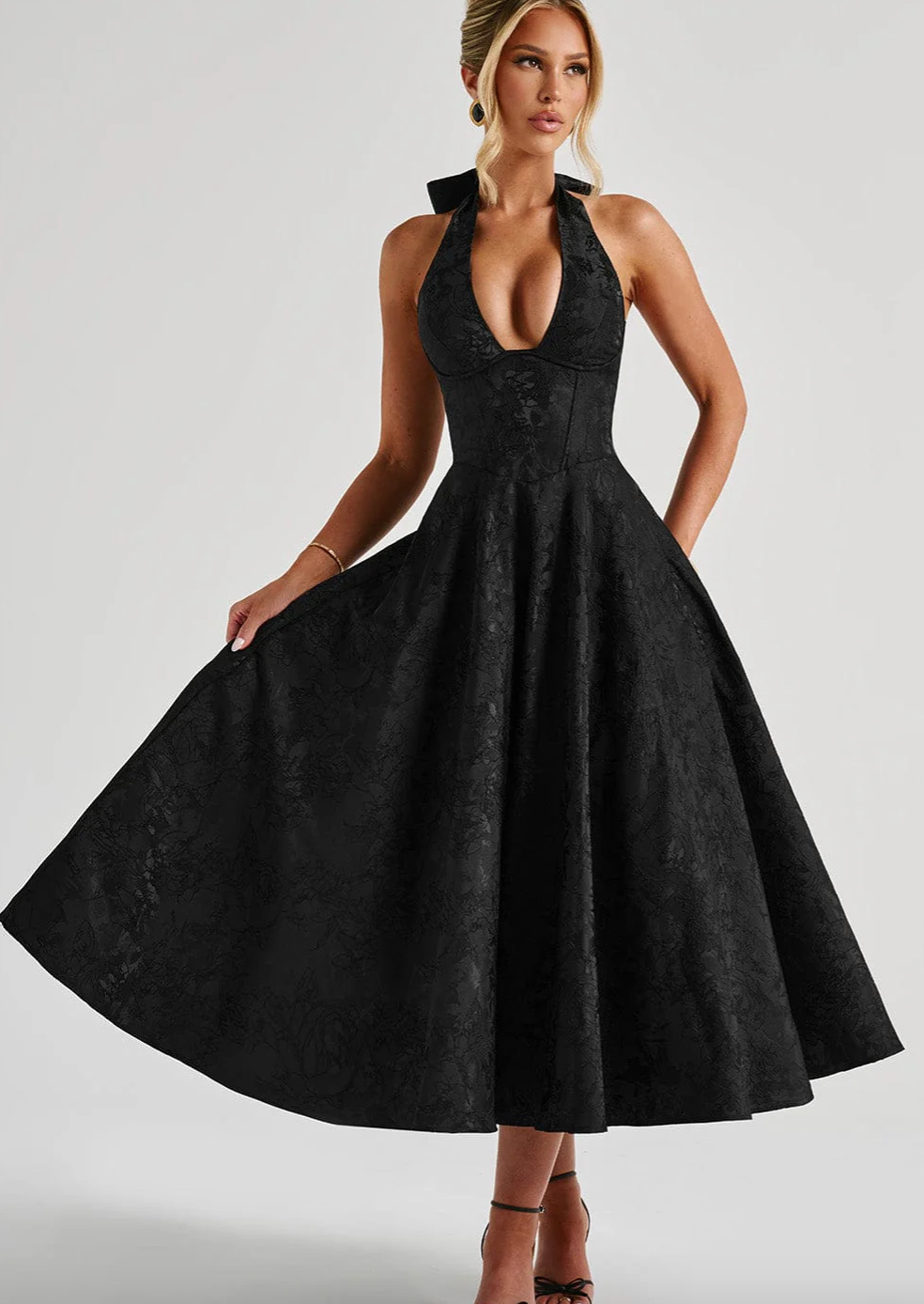 Well Tailored Dress with a Graceful Silhouette