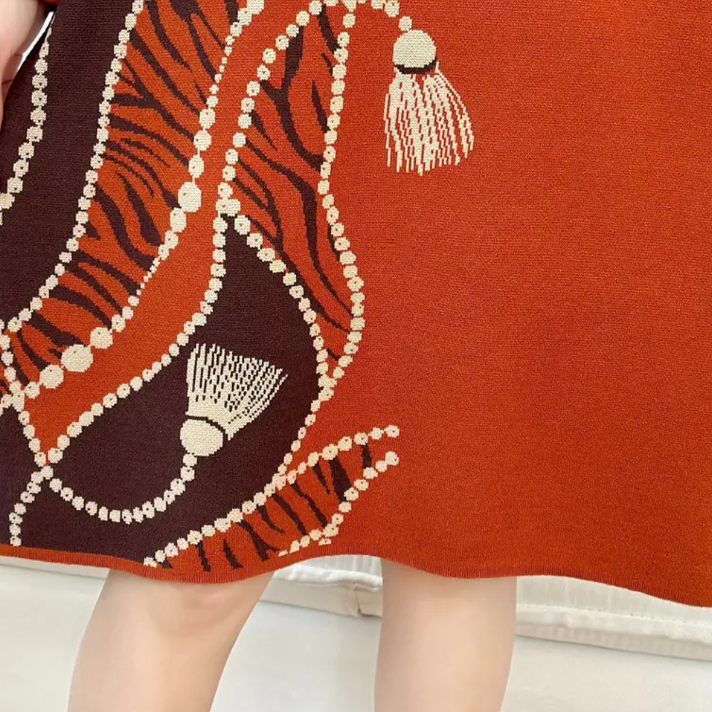 Beautifully Finished Dress in a Timeless Design