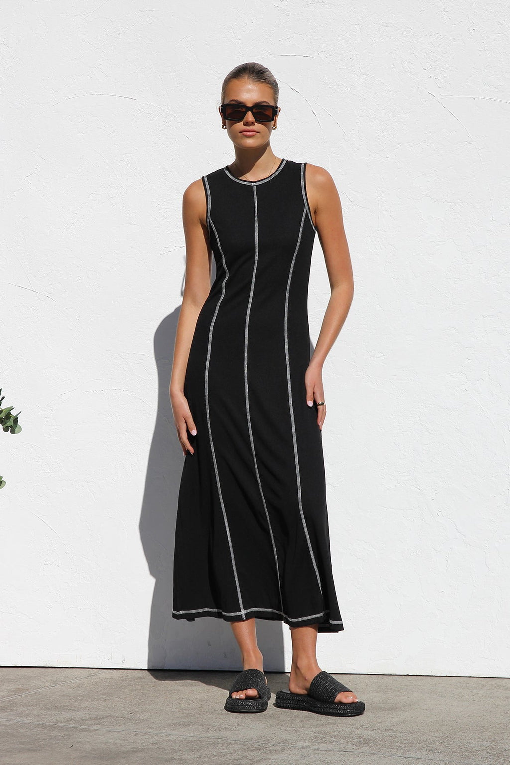 Classic Vintage Dress with a Flattering Fit
