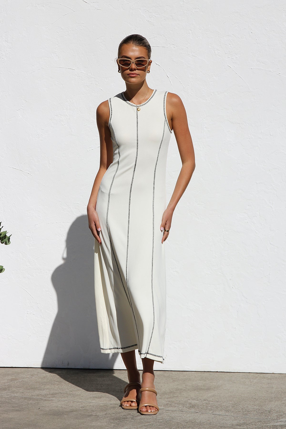Well Tailored Dress with a Graceful Silhouette