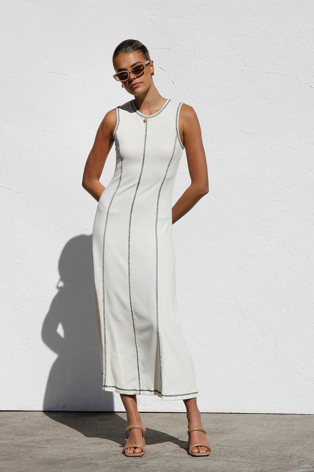 Well Tailored Dress with a Graceful Silhouette