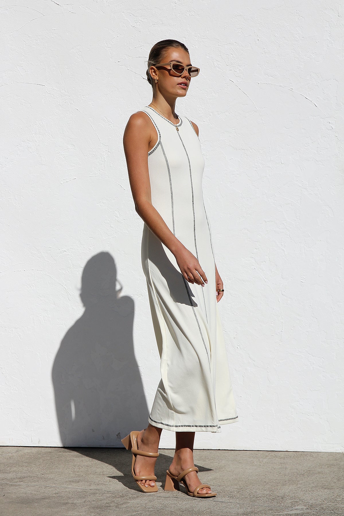 Well Tailored Dress with a Graceful Silhouette