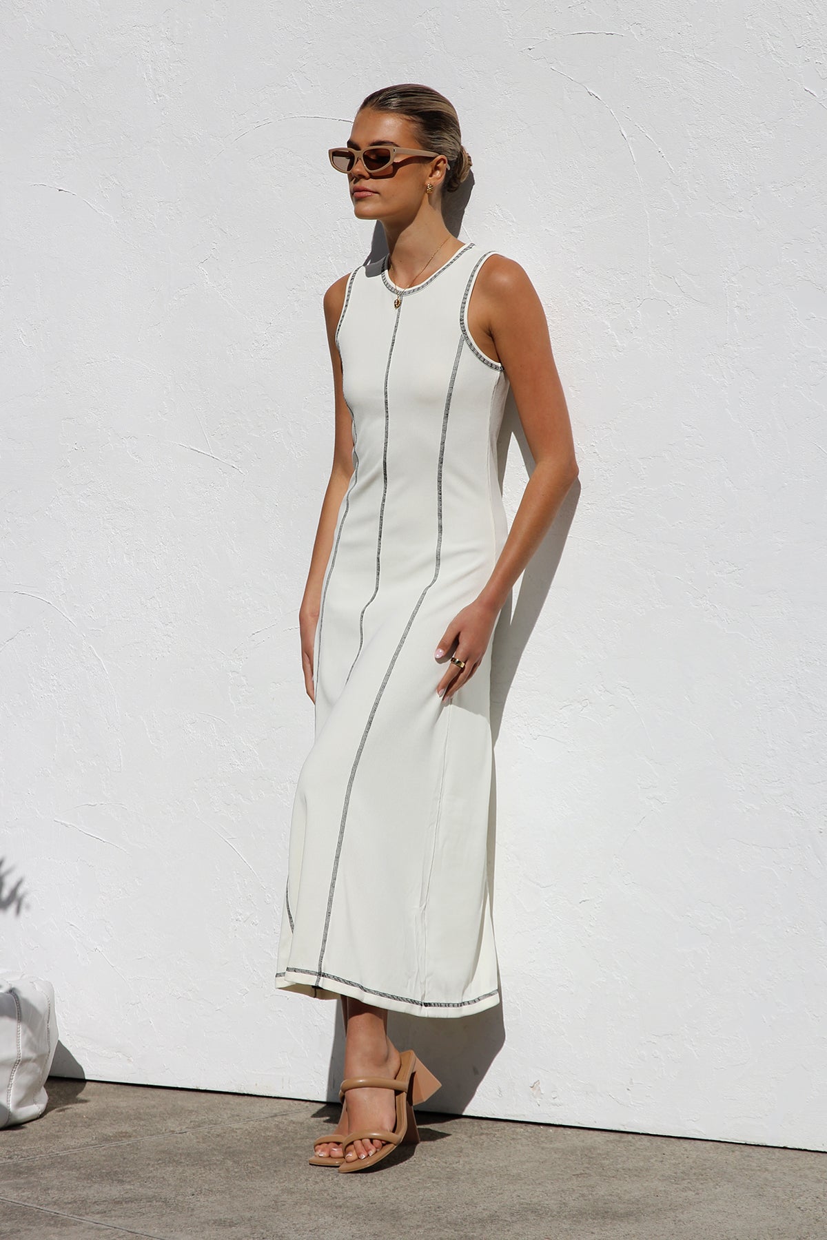 Well Tailored Dress with a Graceful Silhouette
