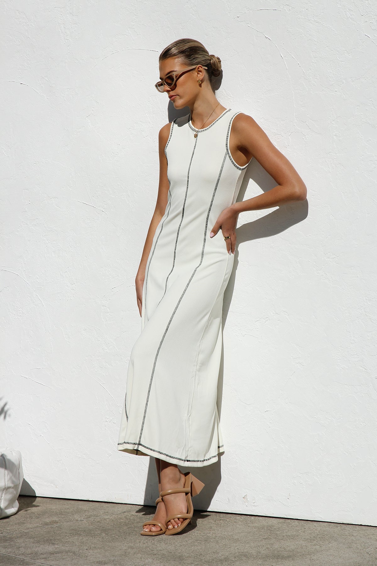 Well Tailored Dress with a Graceful Silhouette