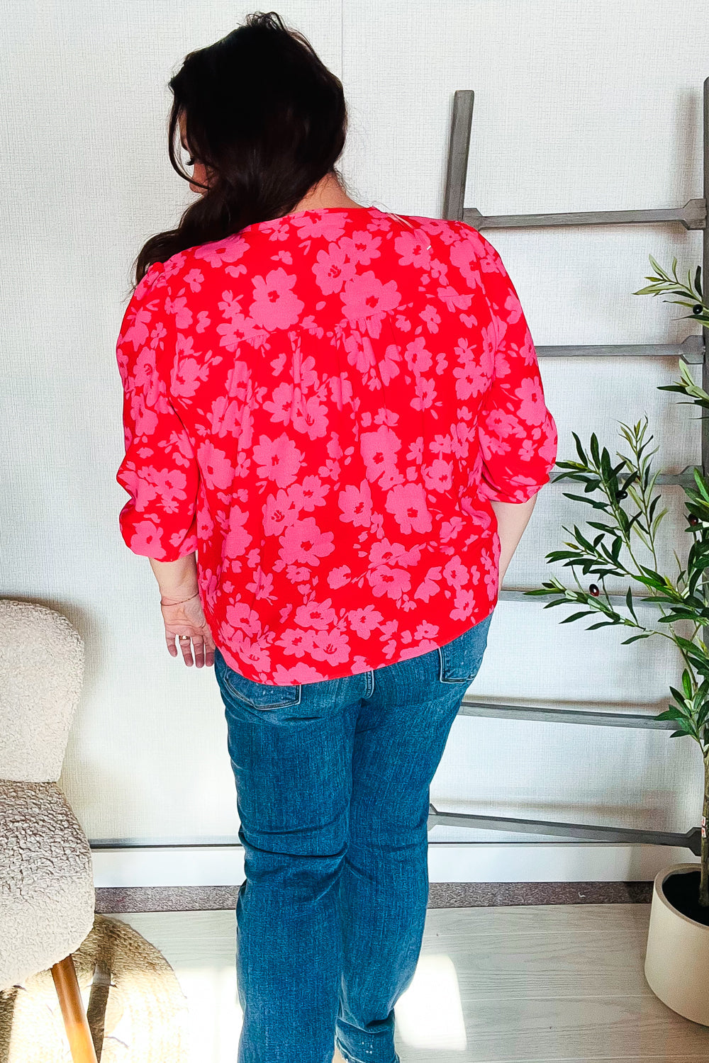 Effortlessly Elegant Blouse with a Timeless Design