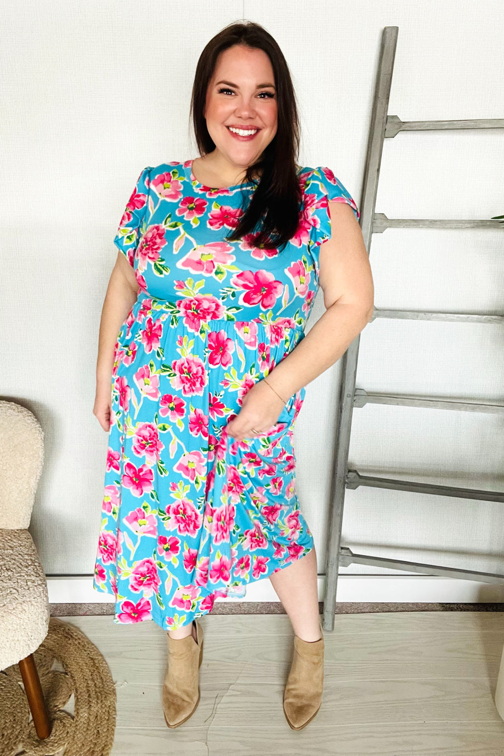 Well Tailored Dress with a Graceful Silhouette