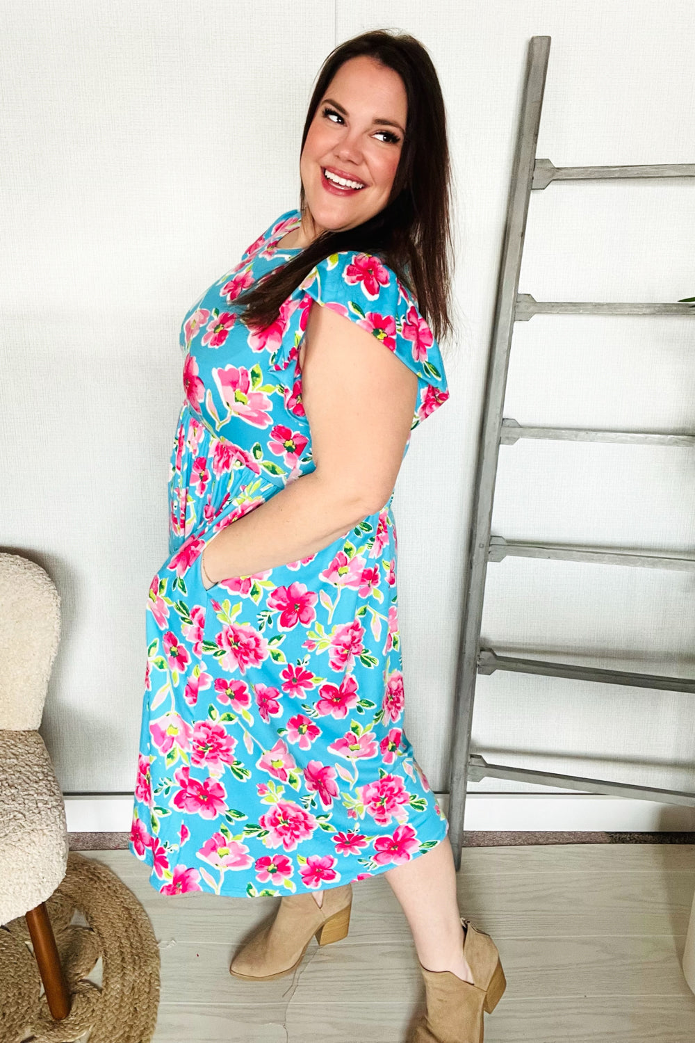 Well Tailored Dress with a Graceful Silhouette