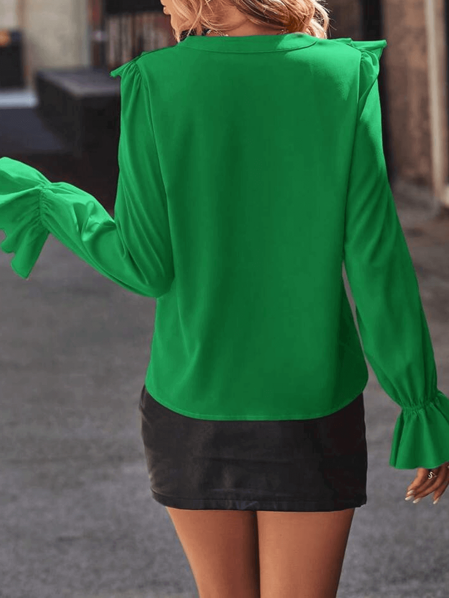 Well Tailored Blouse with a Graceful Silhouette