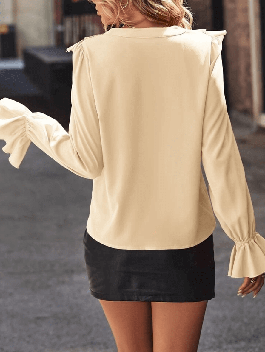 Well Tailored Blouse with a Graceful Silhouette