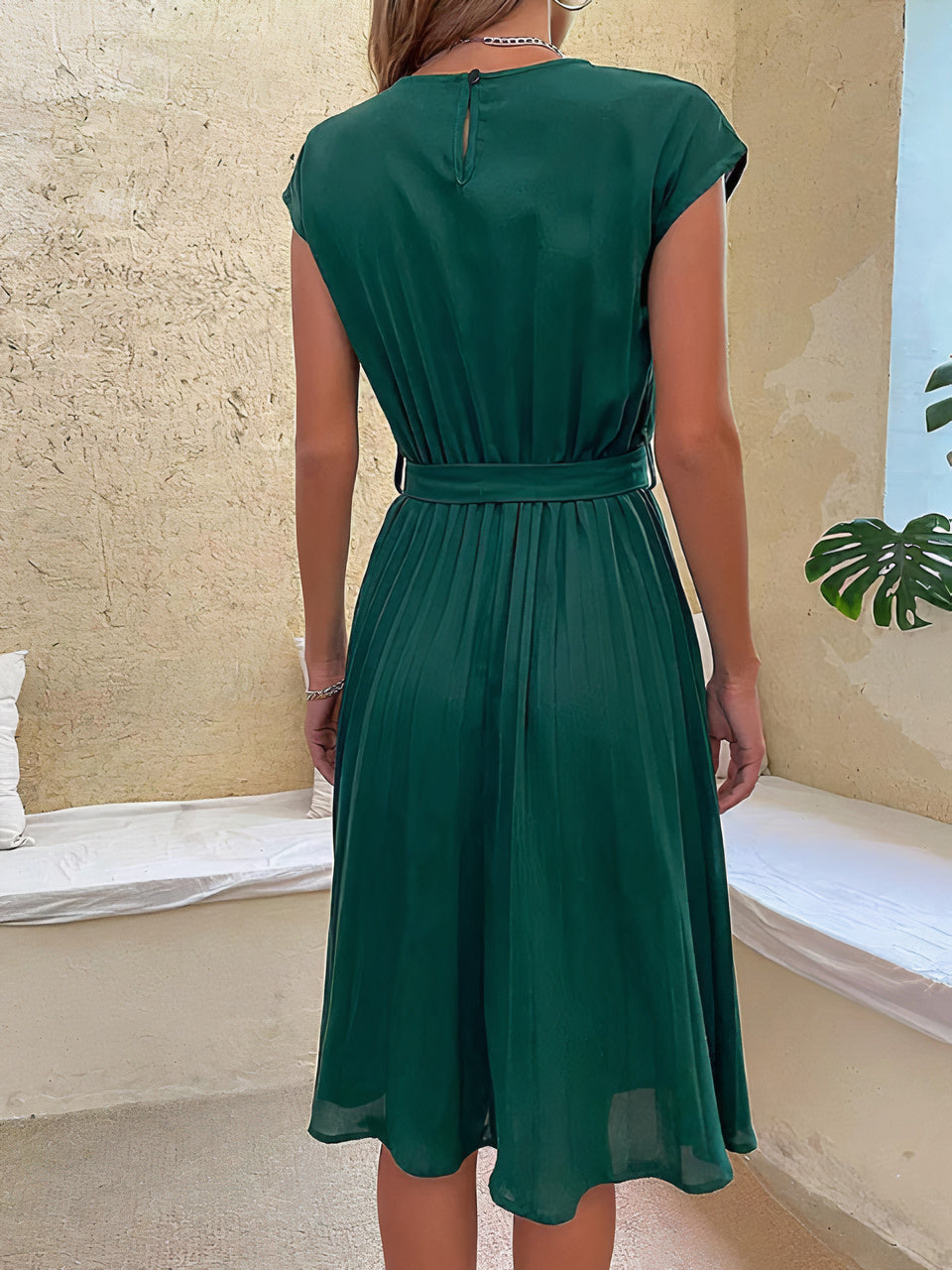 Classic Vintage Dress with a Flattering Fit