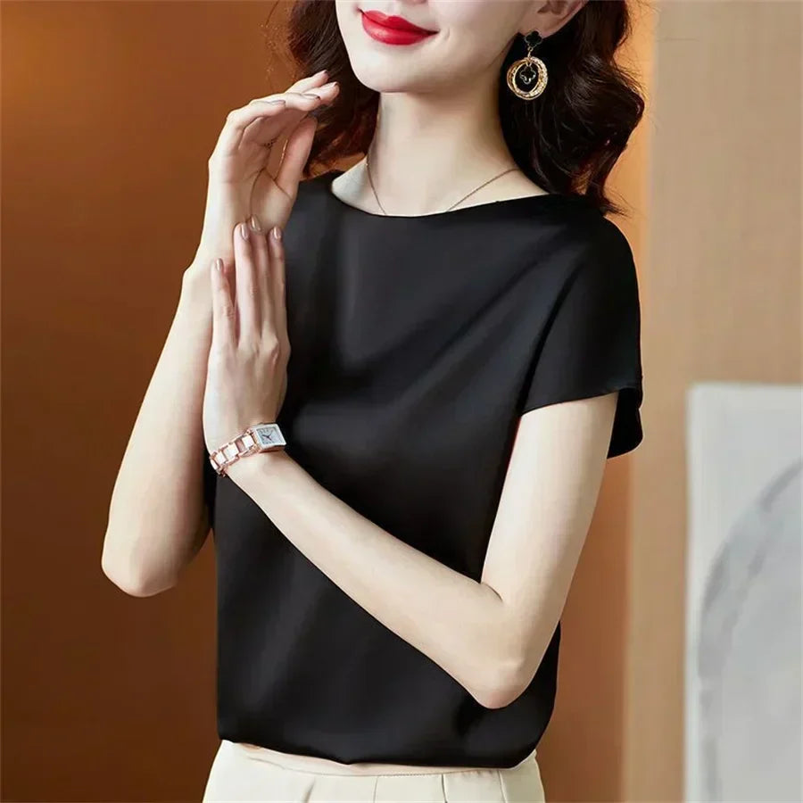 Classic Vintage Blouse with a Flattering Fit