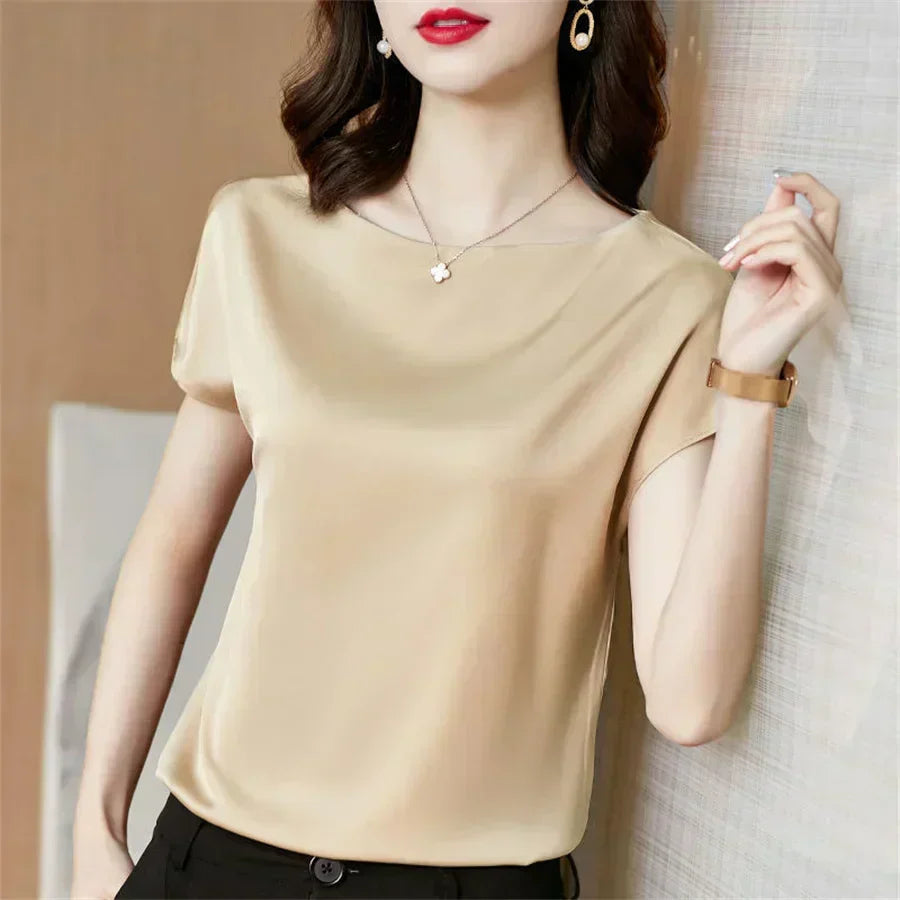 Classic Vintage Blouse with a Flattering Fit