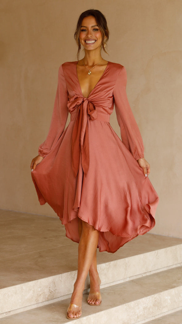 Well Tailored Dress with a Graceful Silhouette