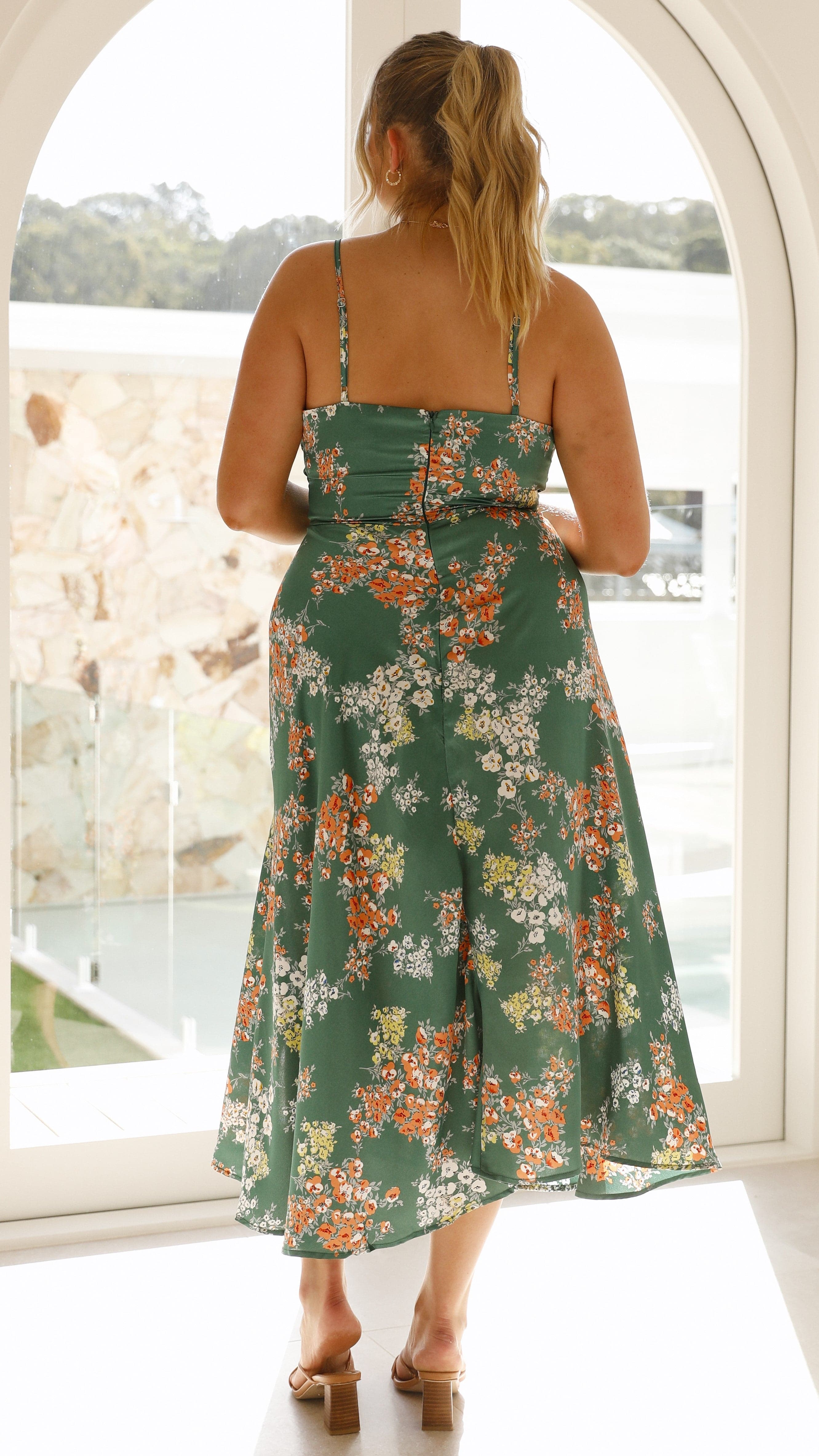 Gracefully Styled Dress for Any Occasion