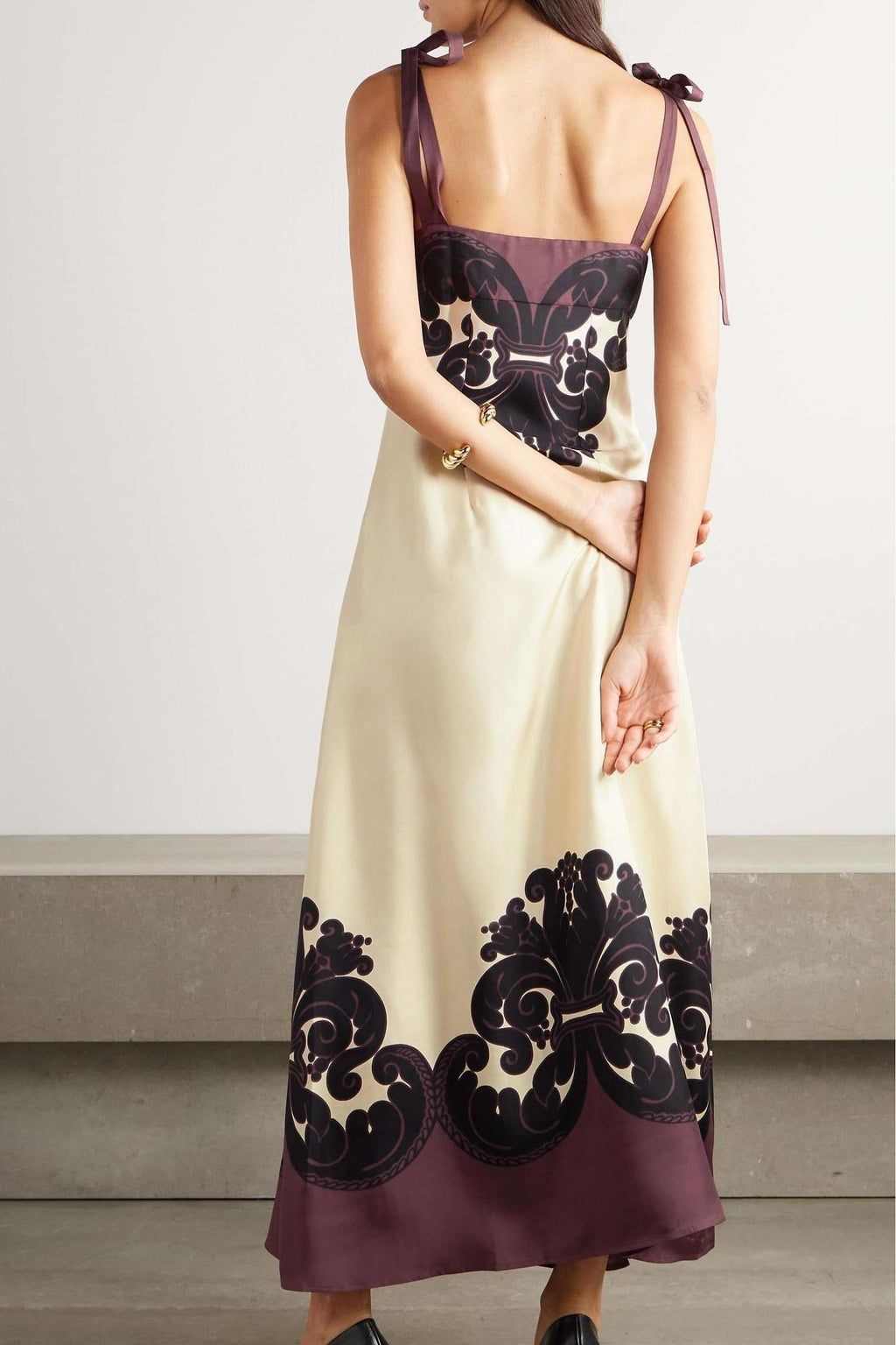 Gracefully Styled Dress for Any Occasion