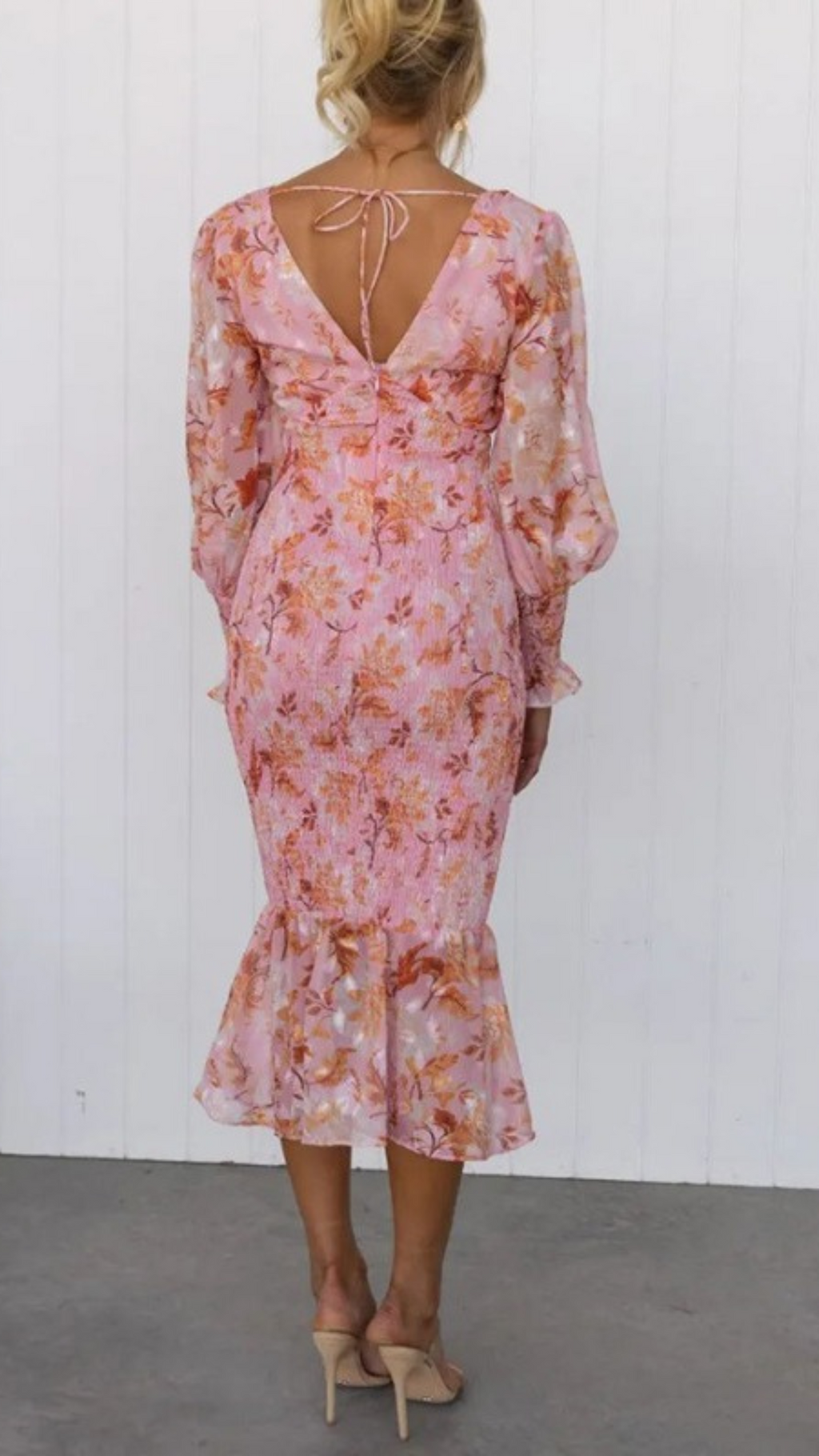 Beautifully Finished Dress in a Timeless Design