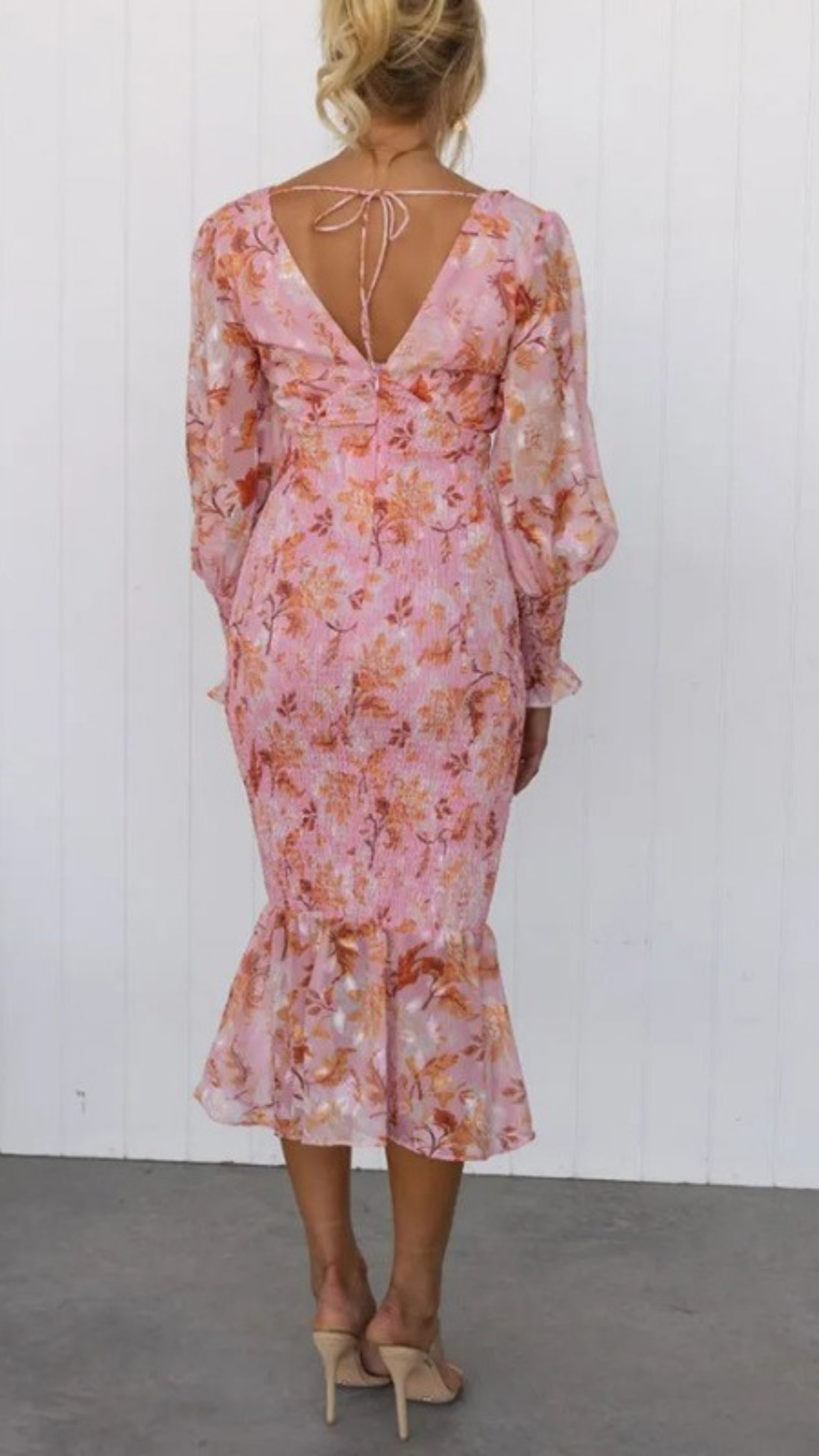 Beautifully Finished Dress in a Timeless Design