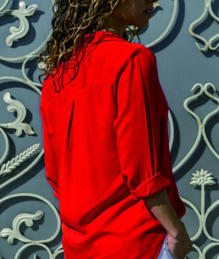Effortlessly Elegant Blouse with a Timeless Design
