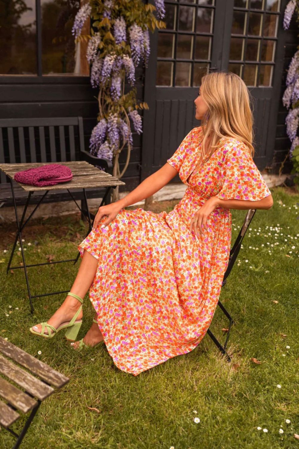 Beautifully Finished Dress in a Timeless Design