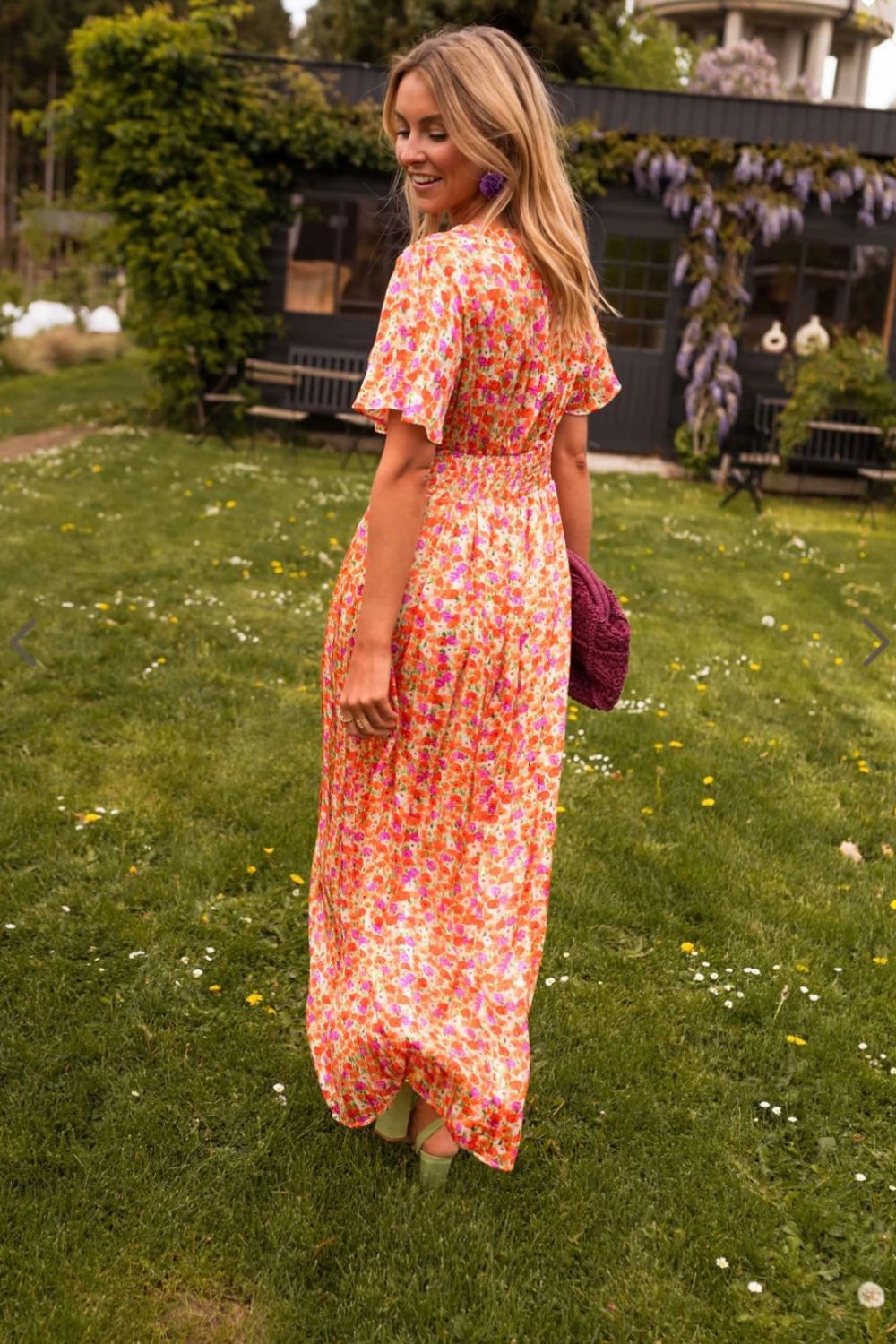 Beautifully Finished Dress in a Timeless Design