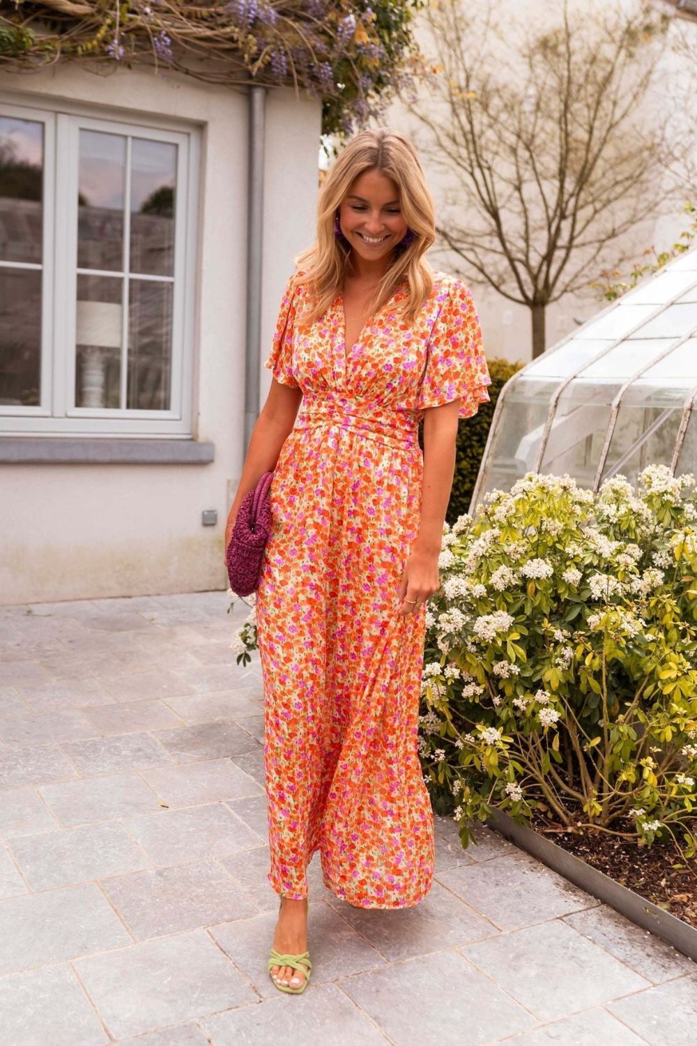 Beautifully Finished Dress in a Timeless Design