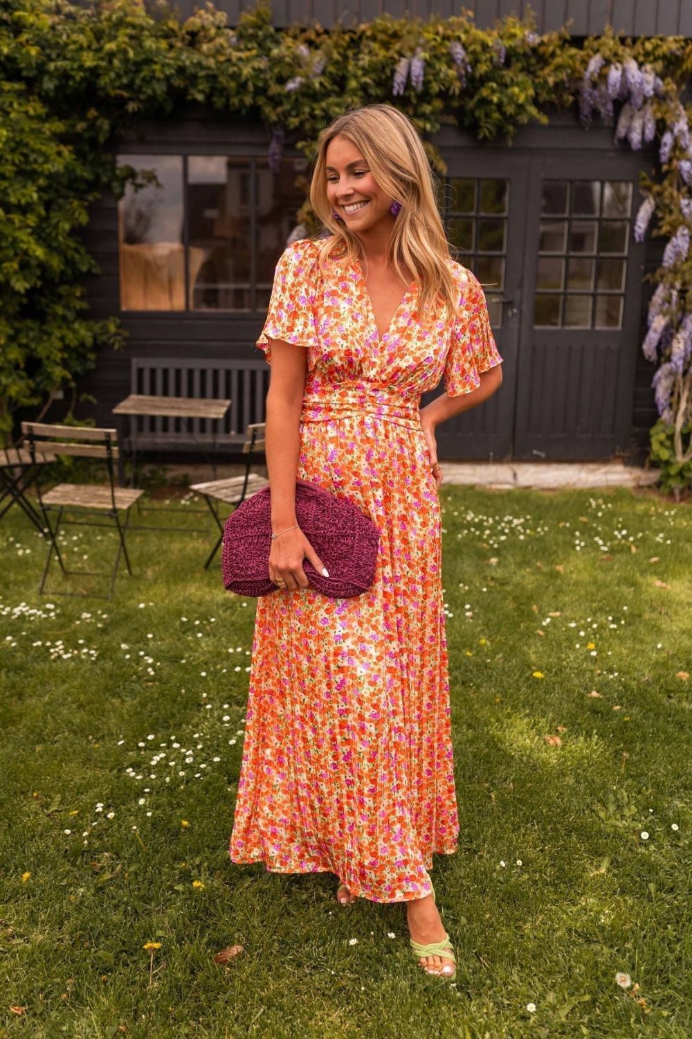 Beautifully Finished Dress in a Timeless Design