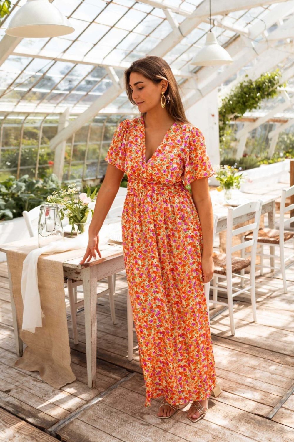 Beautifully Finished Dress in a Timeless Design