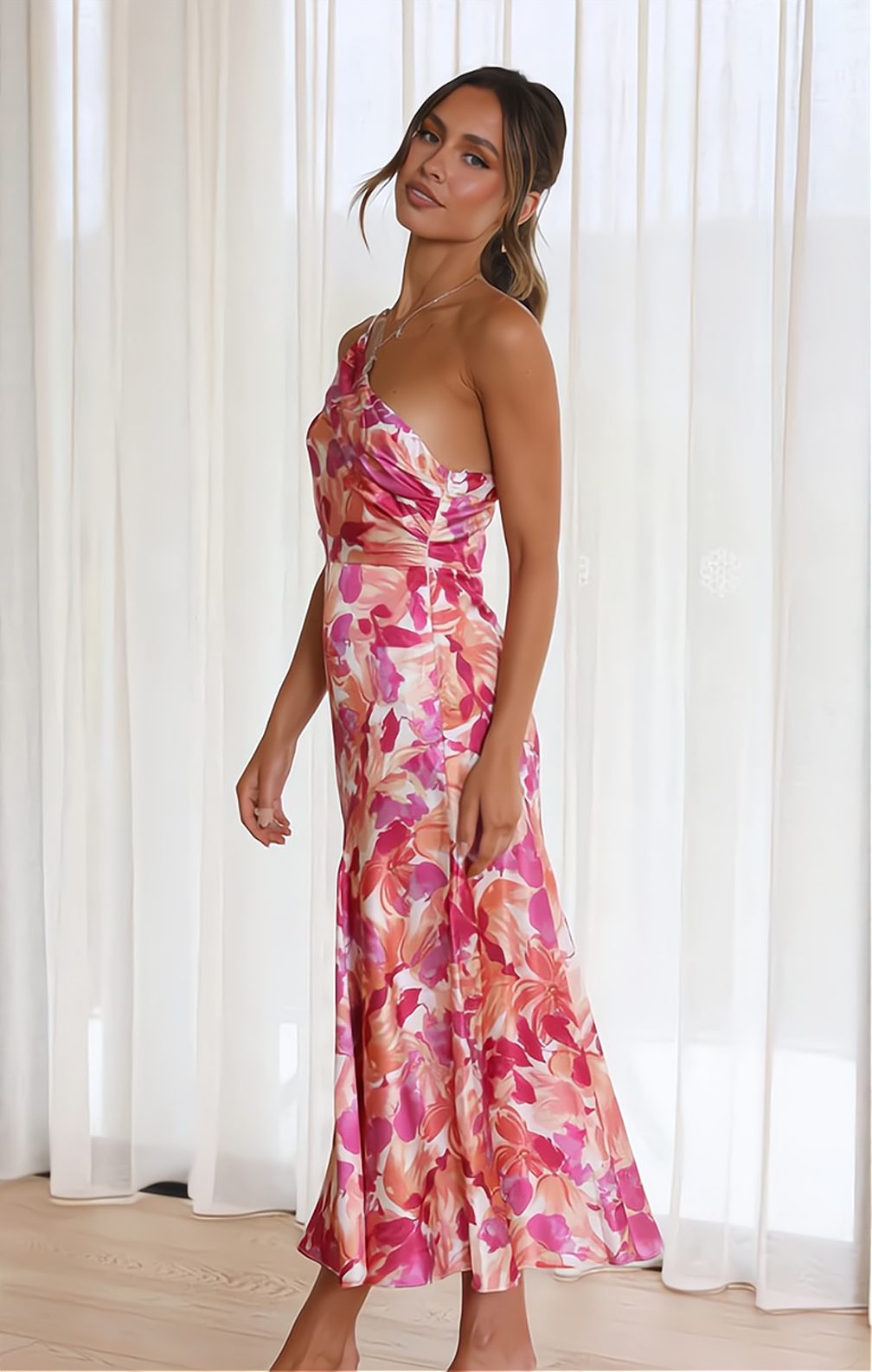 Classic Vintage Dress with a Flattering Fit