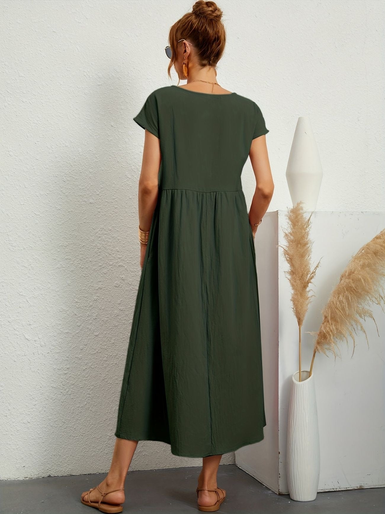 Gracefully Styled Dress for Any Occasion