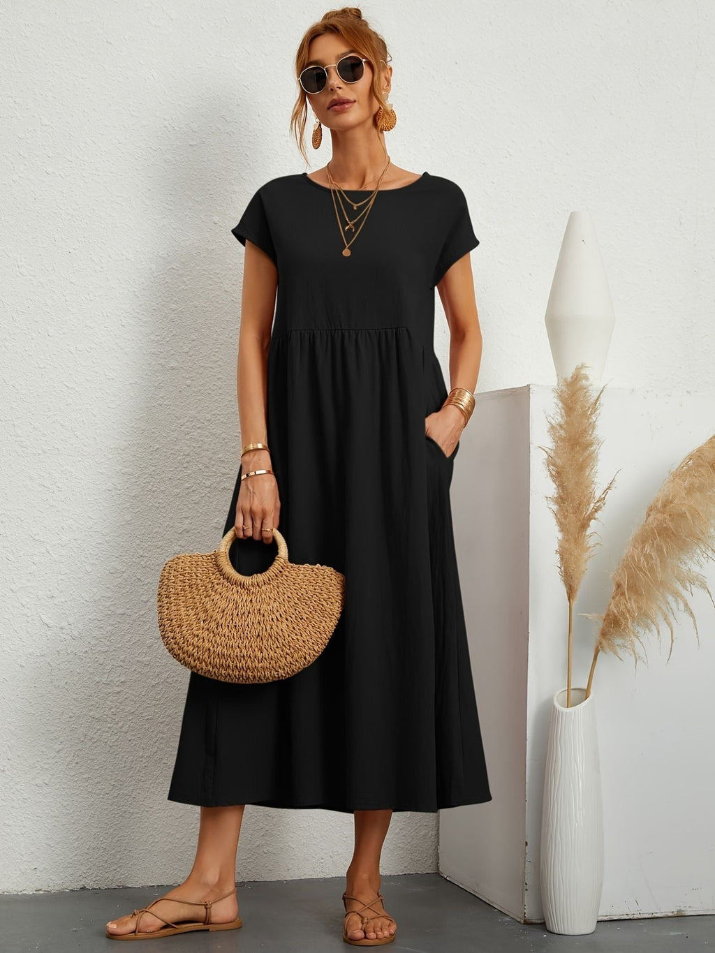 Effortlessly Elegant Dress with a Timeless Design